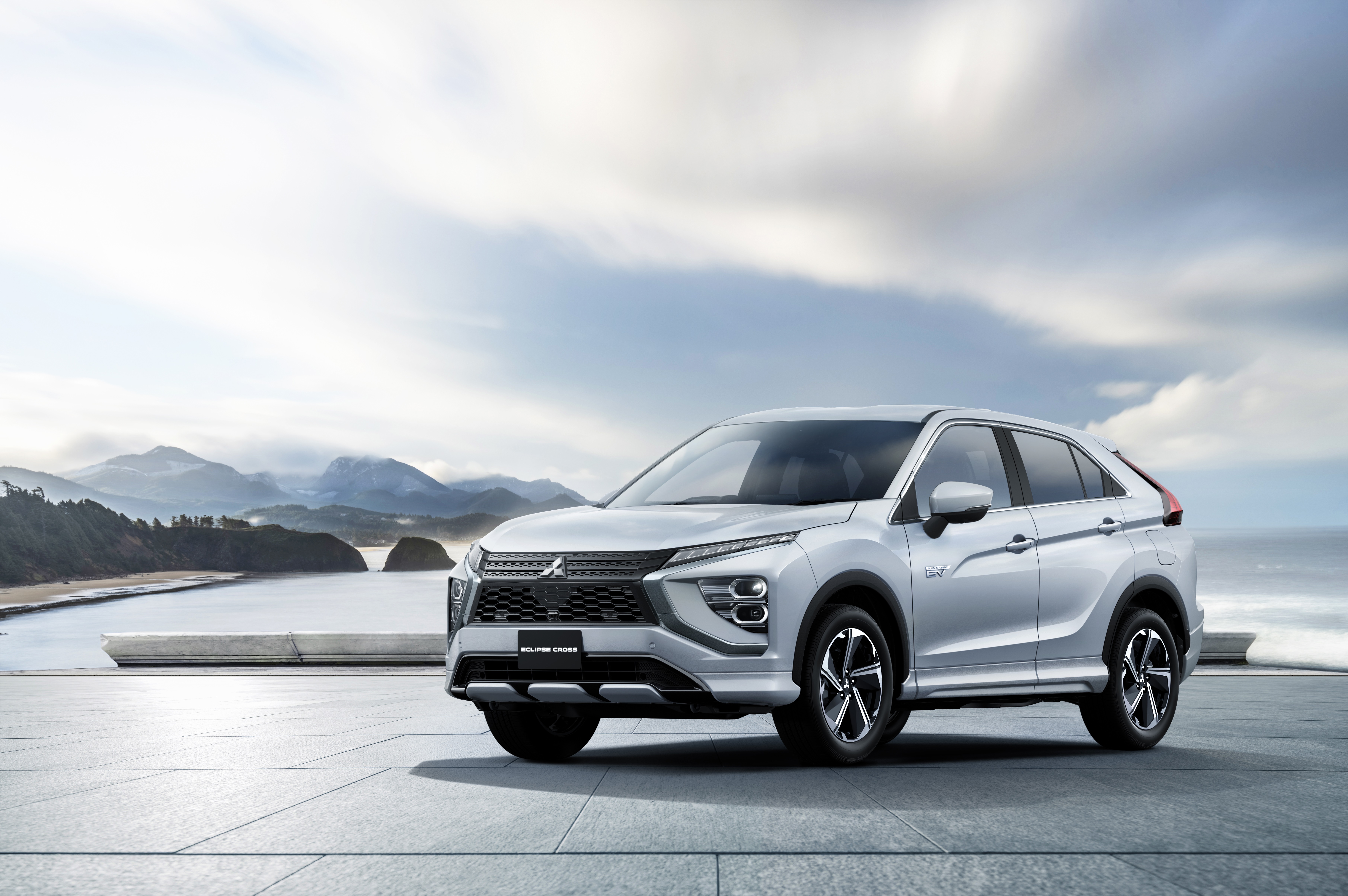 クロスオーバーSUV『エクリプス クロス』に搭載の「進化したPHEV